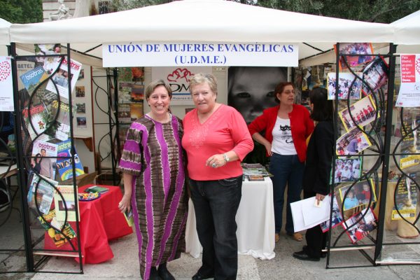 2007 STAND PUERTAS ABIERTAS MADRID M. ROSA Y ELISABET SUA